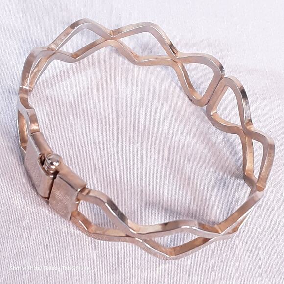 Wavy Hinge Clamper Bracelet Gold Tone Metal Open Work - Picture 6 of 8